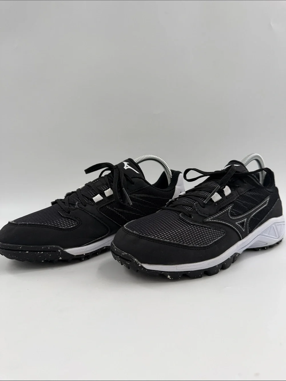 Mizuno Women's Dominant All Surface Low Turf Athletic Shoe Size 8.0